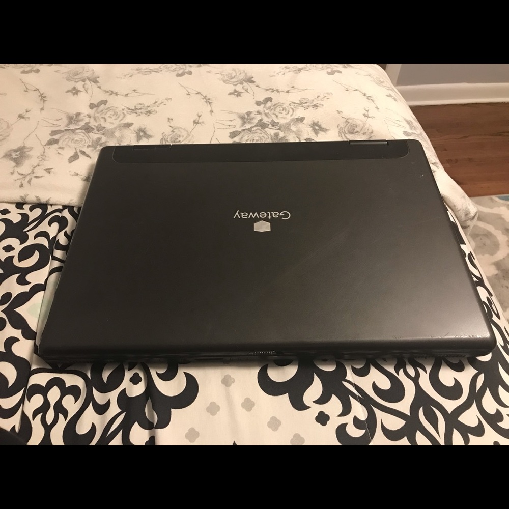 Gateway laptop FOR PARTS
